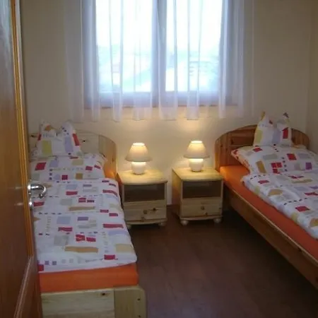 Akacfa Apartmanhaz *