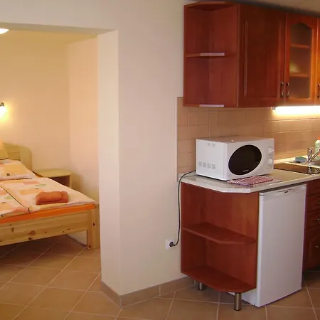 Akacfa Apartmanhaz Apartman