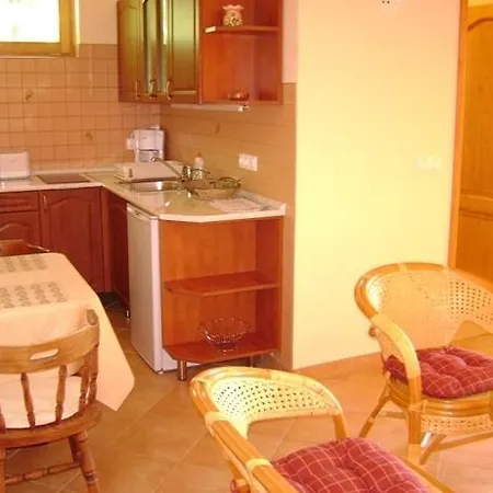 Akacfa Apartmanhaz Apartman *